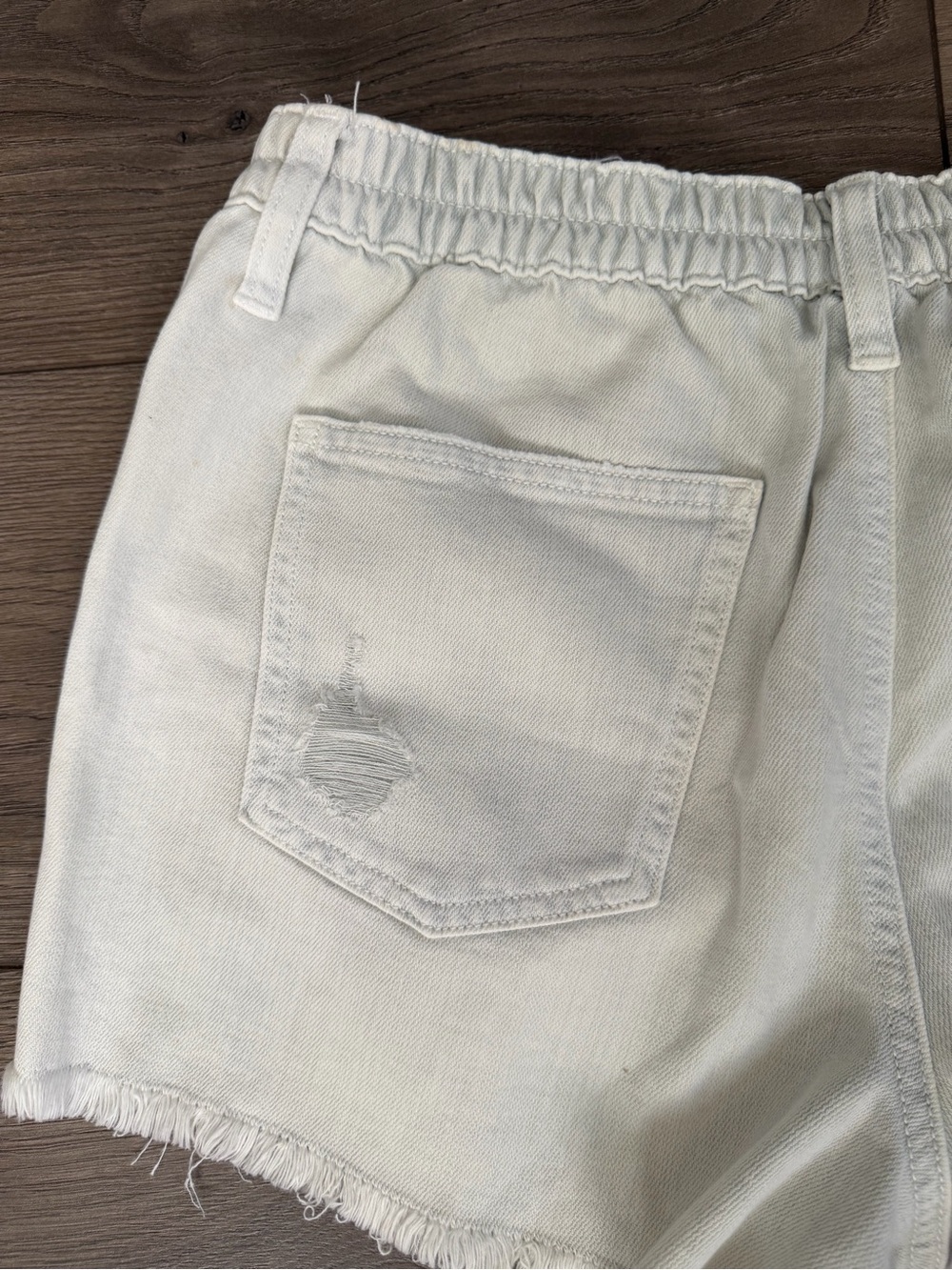 NWT AERIE Very Light Blue Distressed Denim Shorts Size Medium - Picture 6 of 8